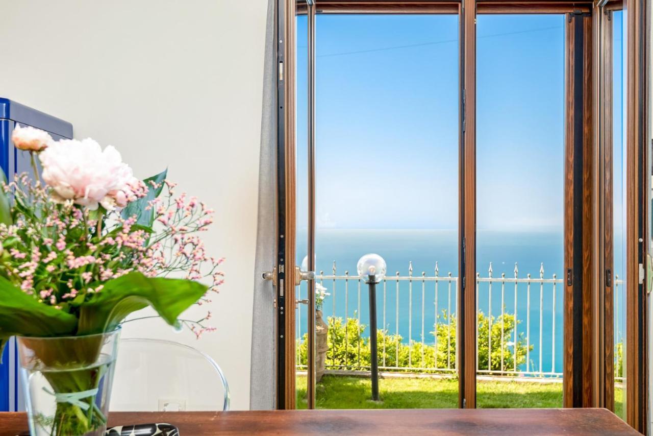 Orizzonte Damare Apartment Volastra Bagian luar foto